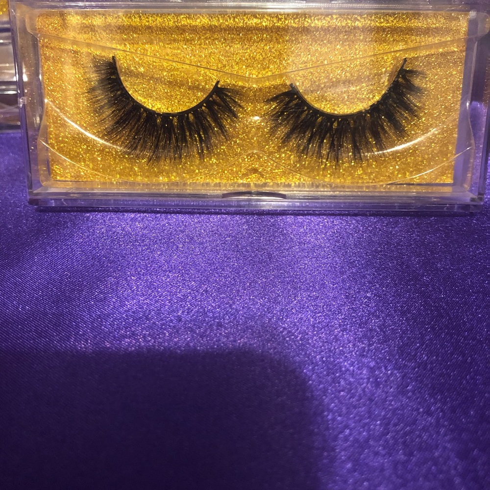 Eyelashes - Picture 3 of 3